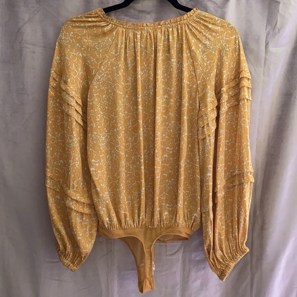 Free People All Tucks Printed Bodysuit Top - Picture 13 of 14